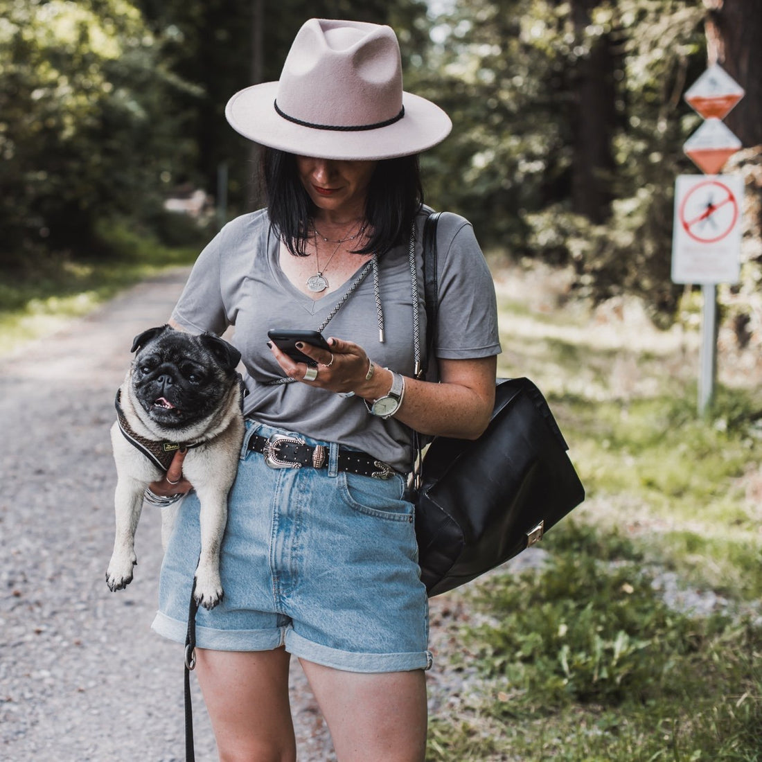 MOBILE PHONE ON A LEASH: SO YOU HAVE YOUR HANDS FREE WITH ARTWIZZ